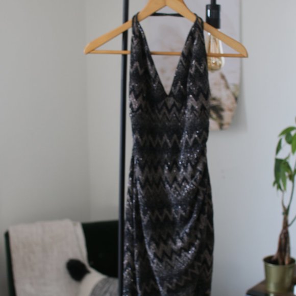 Backless Sparkly Dress - Picture 3 of 4